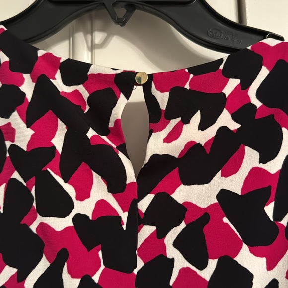 Calvin Klein deep pink, black, and white medium weight top. Size PL - Picture 4 of 6